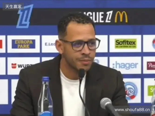 有风度,罗塞尼尔在切尔西首场发布会前与在场所有记者一一握手 有风度,罗塞尼尔在切尔西首场发布会前与在场所有记者一一握手